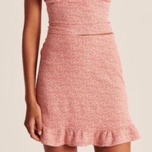 Abercrombie Ruffle Mini Skirt, red pattern, XS